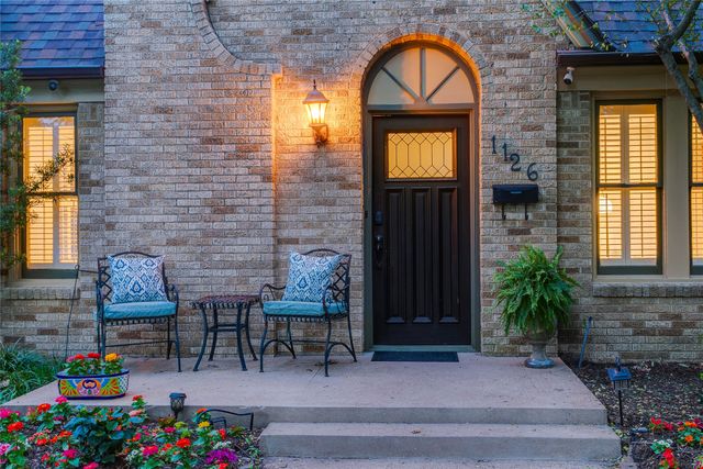 1126 N Windomere Avenue, Dallas, TX 75208