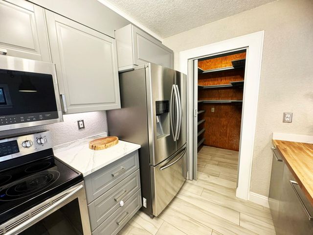 321 Sandtree Drive, Palm Beach Gardens, FL 33403