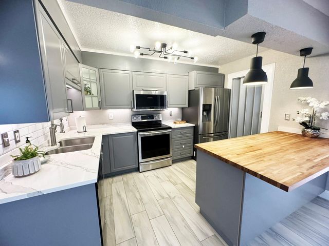 321 Sandtree Drive, Palm Beach Gardens, FL 33403