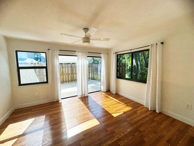 321 Sandtree Drive, Palm Beach Gardens, FL 33403