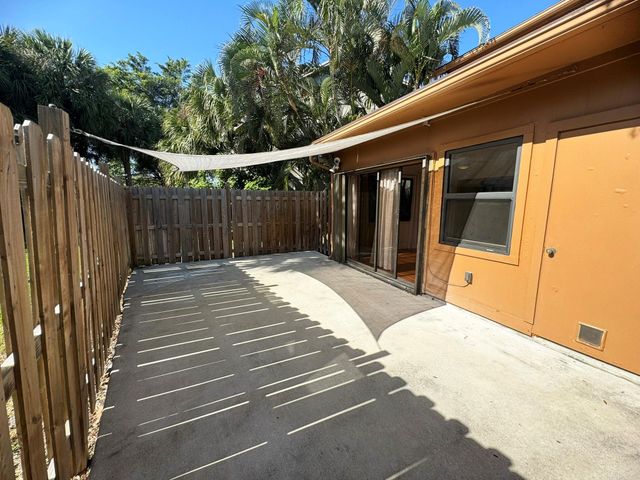 321 Sandtree Drive, Palm Beach Gardens, FL 33403