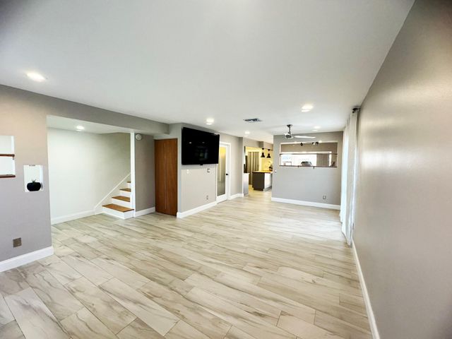 321 Sandtree Drive, Palm Beach Gardens, FL 33403