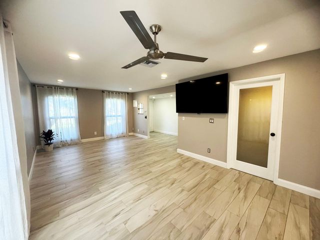 321 Sandtree Drive, Palm Beach Gardens, FL 33403