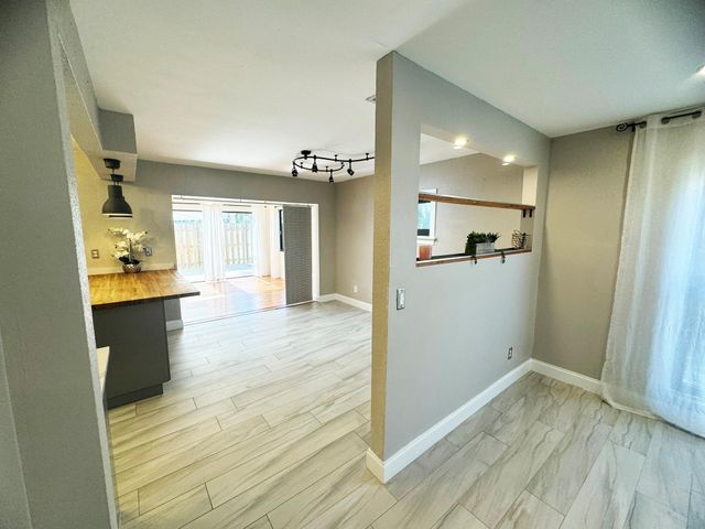 321 Sandtree Drive, Palm Beach Gardens, FL 33403