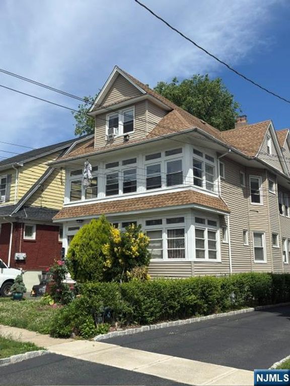 36 Demott 2, Clifton, NJ 07011