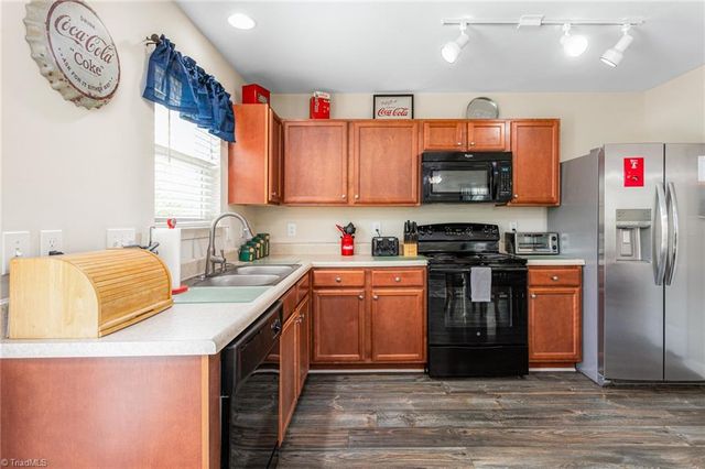 551 Clear Meadow Drive, Winston-salem, NC 27107