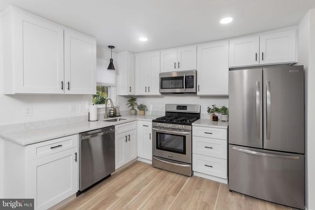 295 LANDER DR, Trenton, NJ 08619