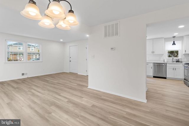 295 LANDER DR, Trenton, NJ 08619