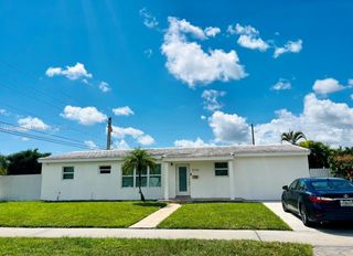 8700 SW 42nd Ter, Miami, FL 33165