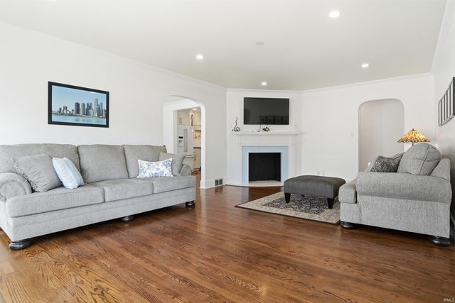 942 Plaza Drive, Evansville, IN 47715