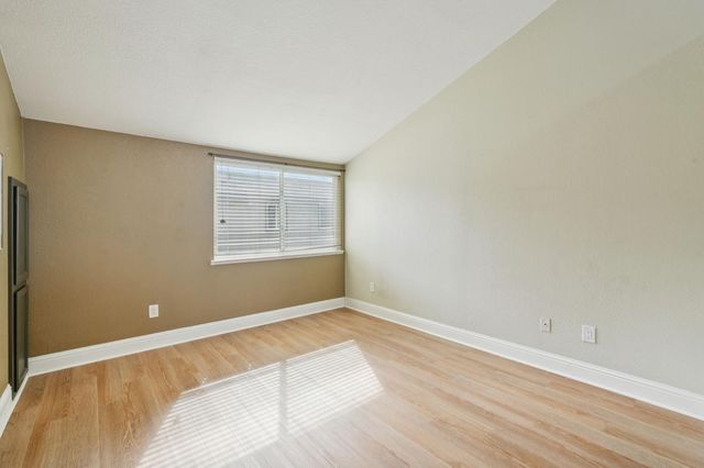 1353 Hood Rd, Sacramento, CA 95825