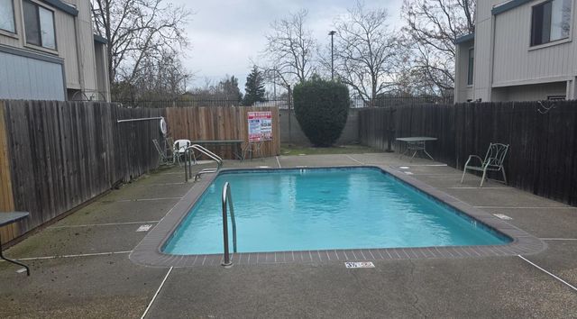 1353 Hood Rd, Sacramento, CA 95825