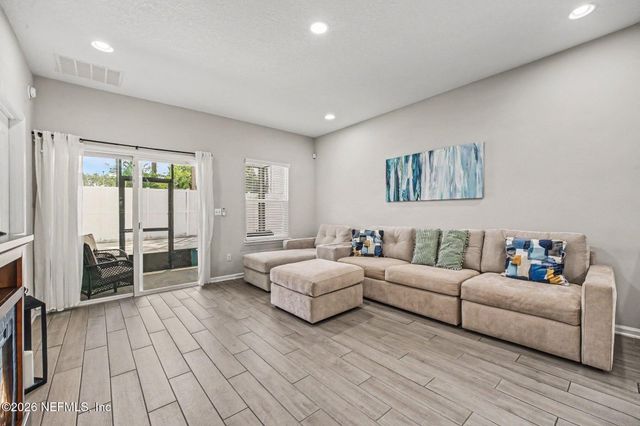 8292 CAPE FOX Drive, Jacksonville, FL 32222