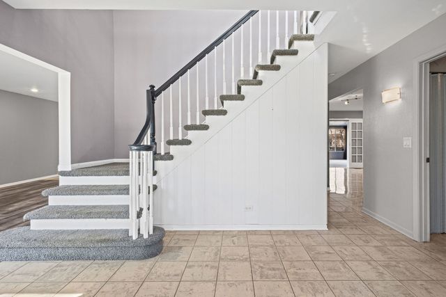 1100 Hidden Lake Drive, Buffalo Grove, IL 60089