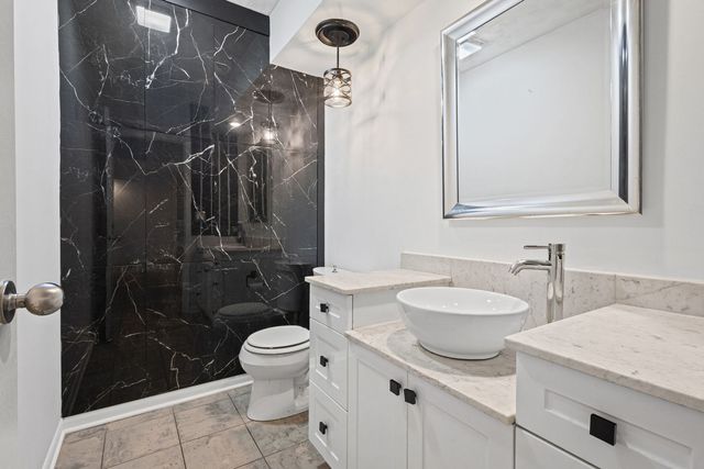 1100 Hidden Lake Drive, Buffalo Grove, IL 60089