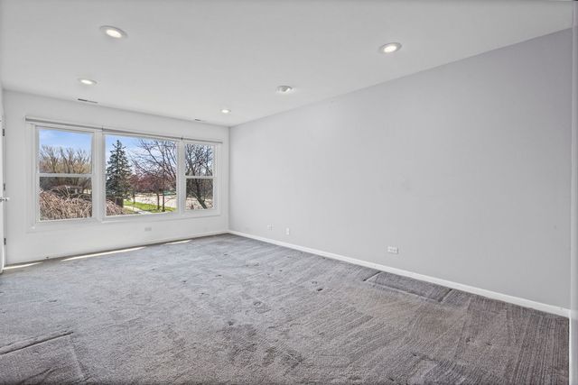 1100 Hidden Lake Drive, Buffalo Grove, IL 60089