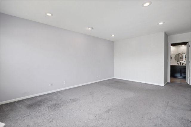 1100 Hidden Lake Drive, Buffalo Grove, IL 60089