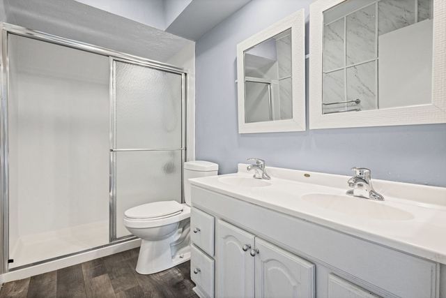 1100 Hidden Lake Drive, Buffalo Grove, IL 60089