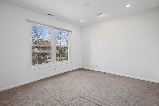 1100 Hidden Lake Drive, Buffalo Grove, IL 60089