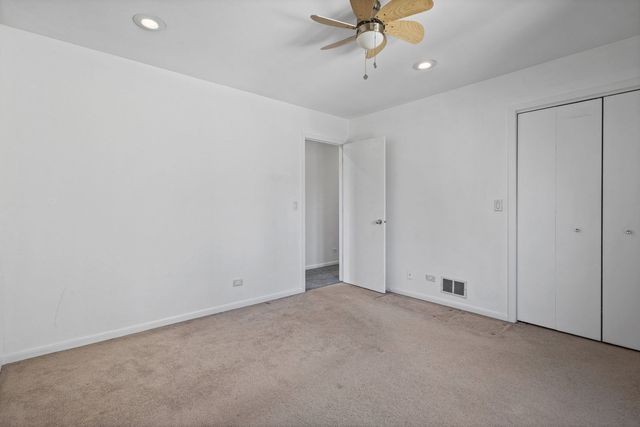 1100 Hidden Lake Drive, Buffalo Grove, IL 60089