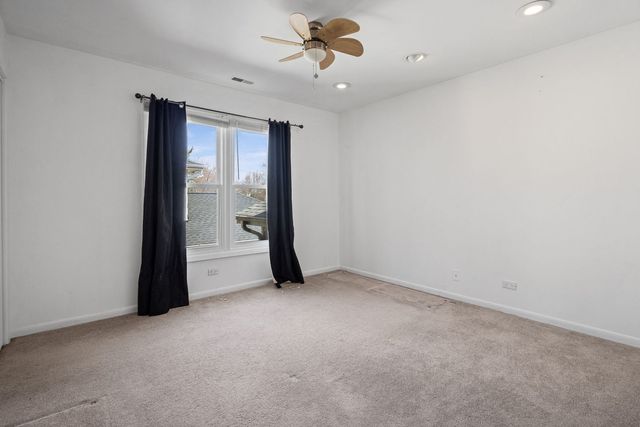 1100 Hidden Lake Drive, Buffalo Grove, IL 60089