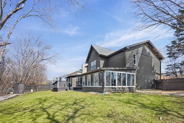 1100 Hidden Lake Drive, Buffalo Grove, IL 60089