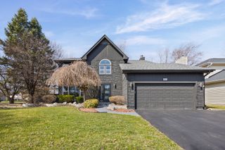 1100 Hidden Lake Drive, Buffalo Grove, IL 60089