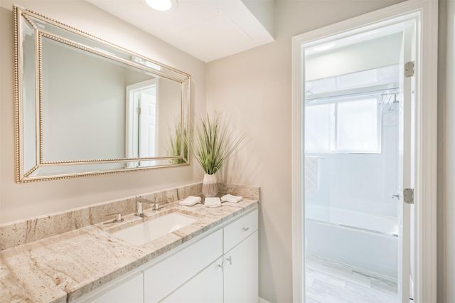 1007 Arrow Hill Road, Houston, TX 77077