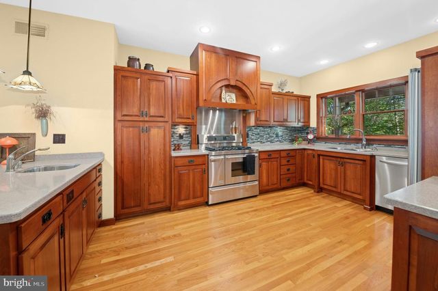 1526 PARKLAND RD, Coopersburg, PA 18036