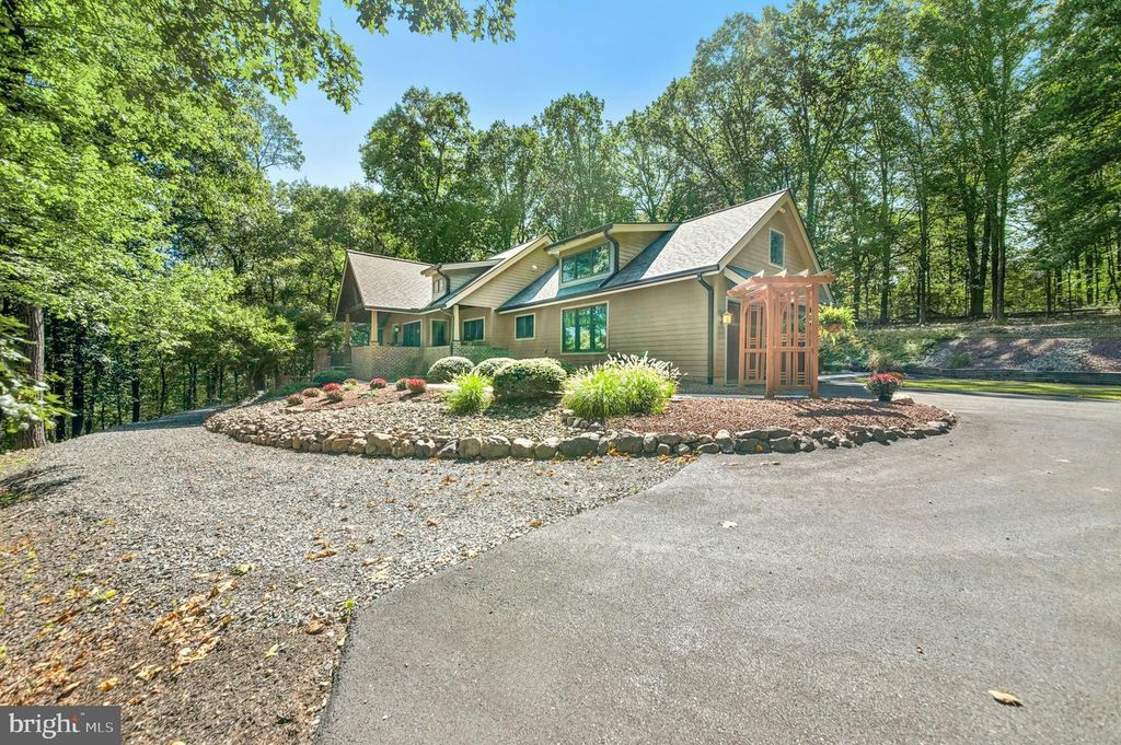 1526 PARKLAND RD, Coopersburg, PA 18036