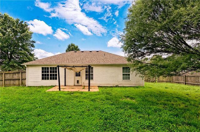 2526 N Harvey Wakefield Avenue, Pea Ridge, AR 72751