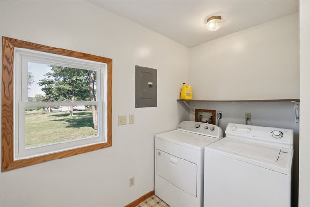 5705 Beverly Road SW, Cedar Rapids, IA 52404