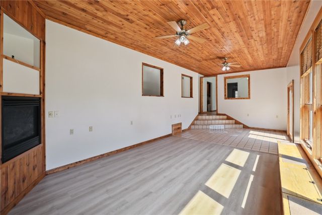 5705 Beverly Road SW, Cedar Rapids, IA 52404