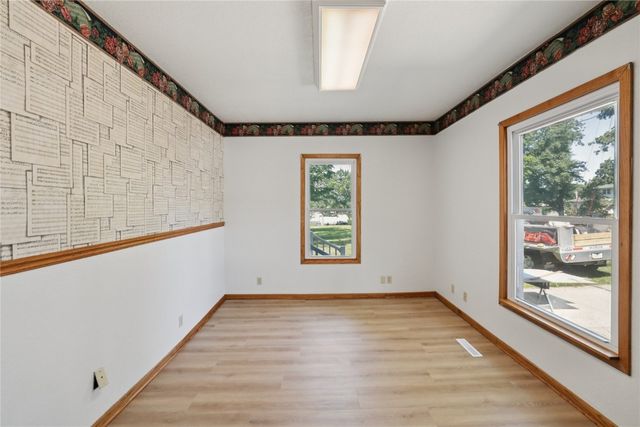 5705 Beverly Road SW, Cedar Rapids, IA 52404