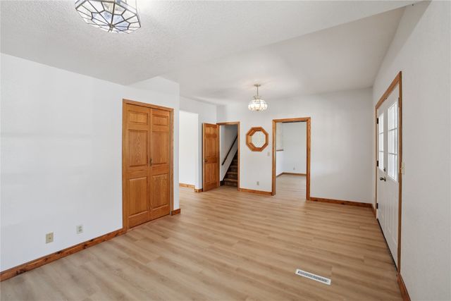 5705 Beverly Road SW, Cedar Rapids, IA 52404