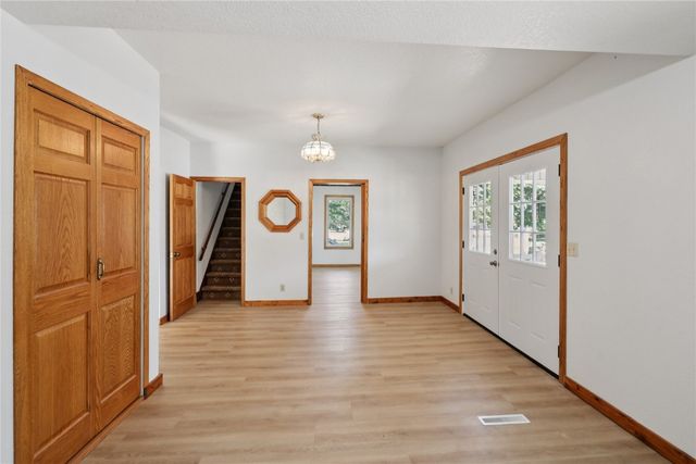 5705 Beverly Road SW, Cedar Rapids, IA 52404