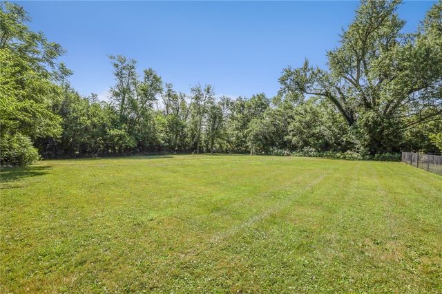 5705 Beverly Road SW, Cedar Rapids, IA 52404