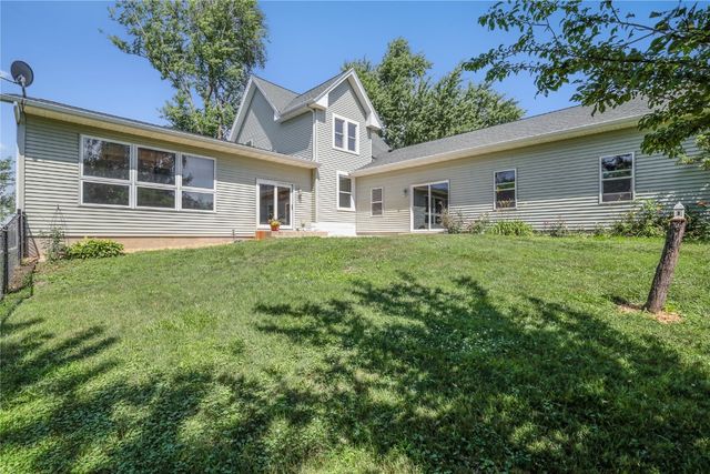 5705 Beverly Road SW, Cedar Rapids, IA 52404
