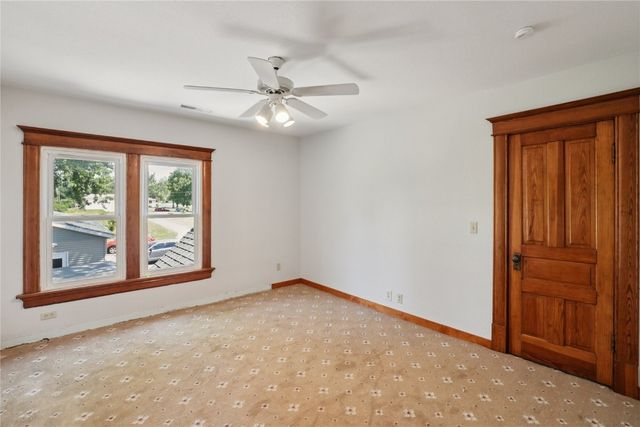 5705 Beverly Road SW, Cedar Rapids, IA 52404