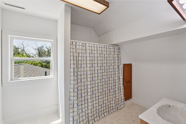 5705 Beverly Road SW, Cedar Rapids, IA 52404