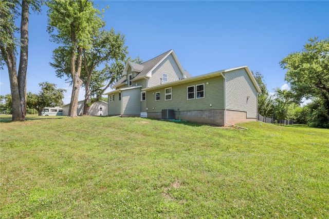 5705 Beverly Road SW, Cedar Rapids, IA 52404
