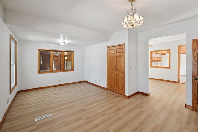 5705 Beverly Road SW, Cedar Rapids, IA 52404