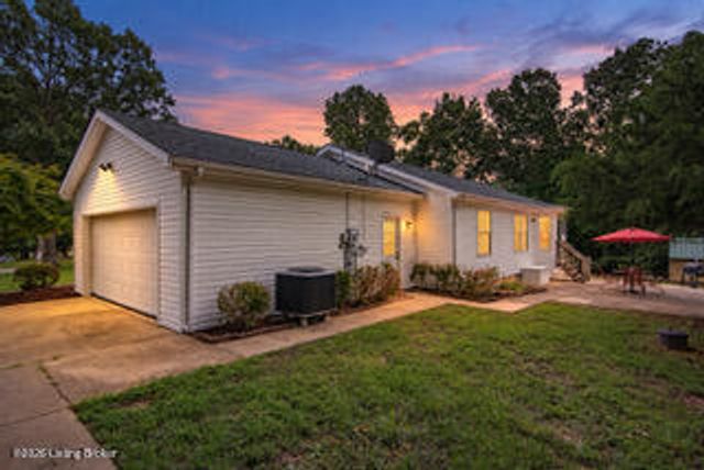 18 Glenn Eagle Rd, Brandenburg, KY 40108