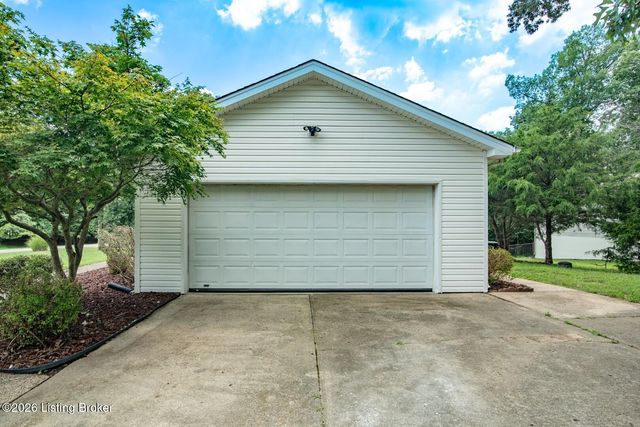 18 Glenn Eagle Rd, Brandenburg, KY 40108