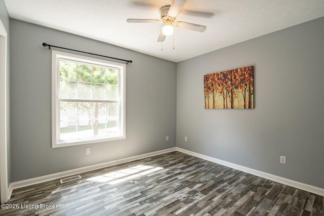 18 Glenn Eagle Rd, Brandenburg, KY 40108