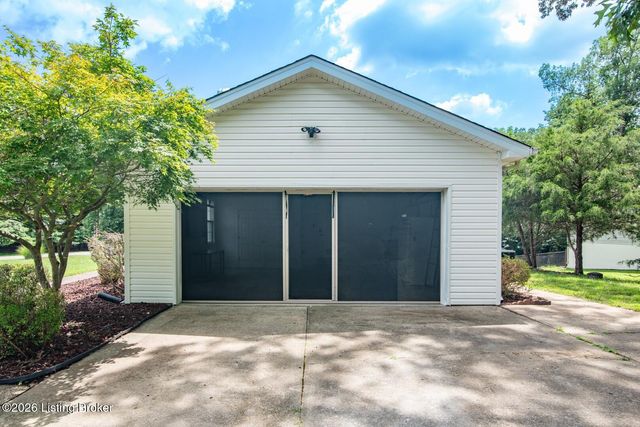 18 Glenn Eagle Rd, Brandenburg, KY 40108