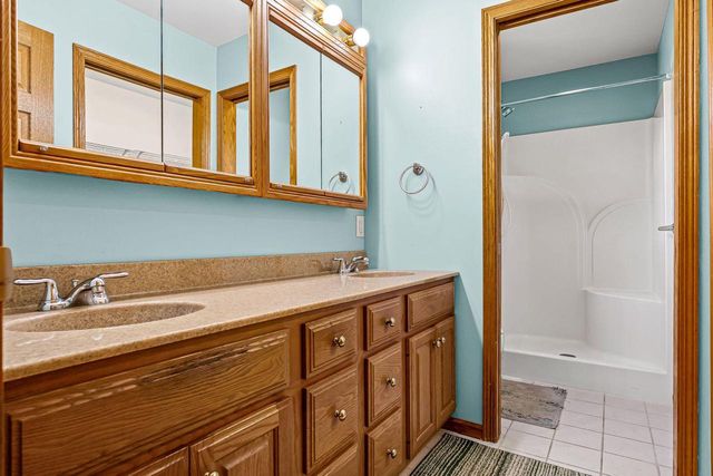 1332 Harvest CIRCLE, Holmen, WI 54636