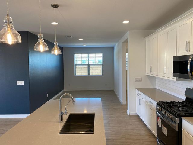 130 E Elmwood Place, Chandler, AZ 85249