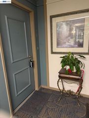 320 N Civic Dr, Walnut Creek, CA 94596