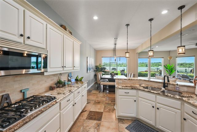127 W Palm Boulevard, Montgomery, TX 77356